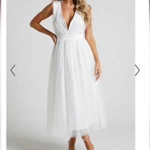 MERIBEL MIDI DRESS - PLUNGE A LINE MIDI IN WHITE